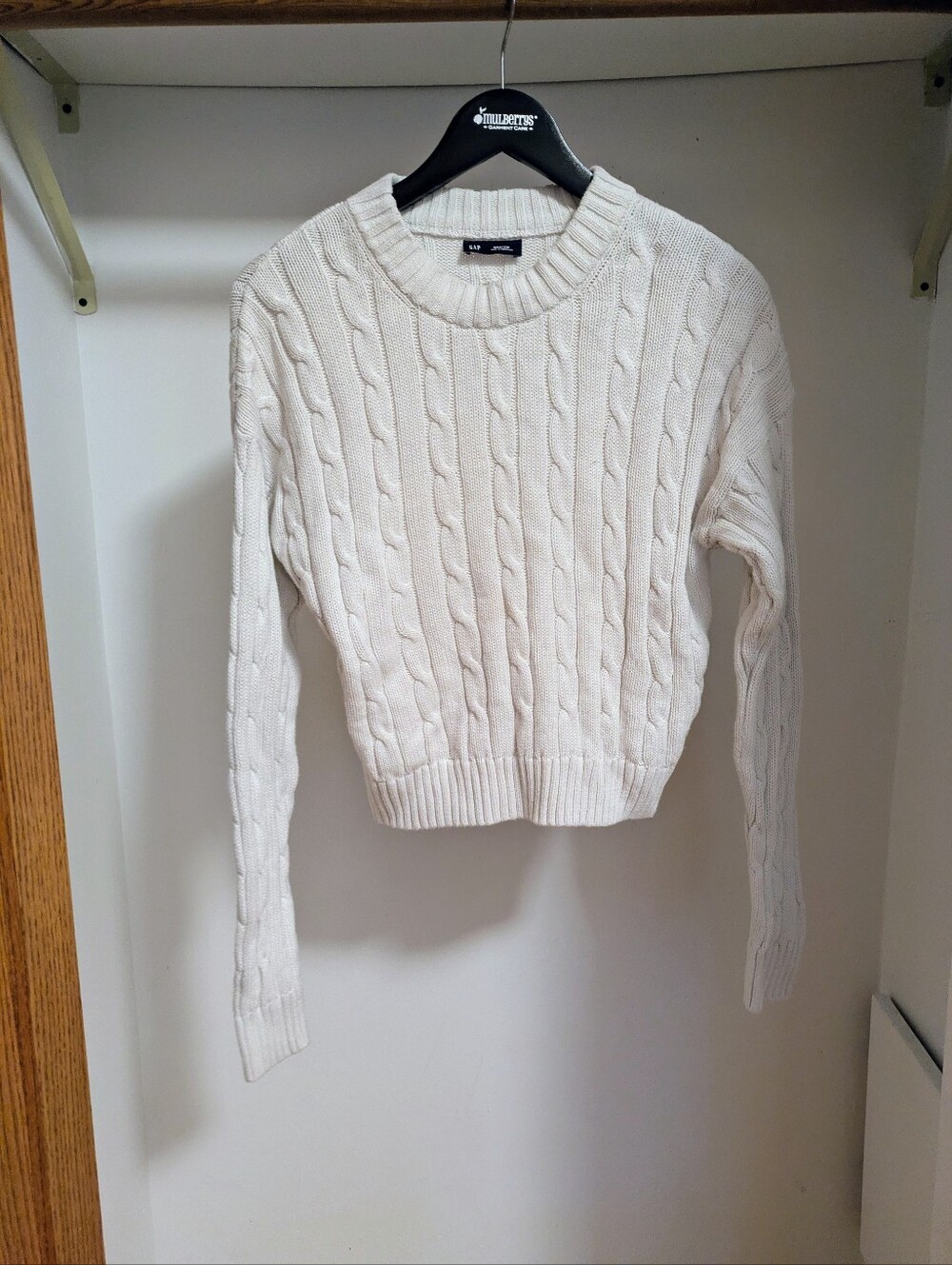 GAP Cream cable knit cropped crew neck sweater size medium